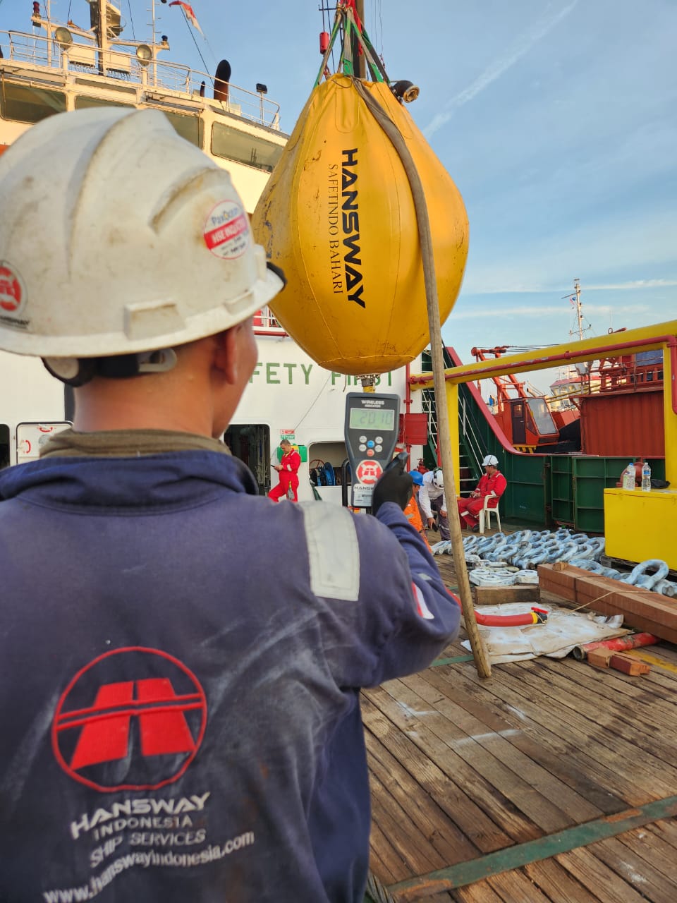 Load test crane Photo