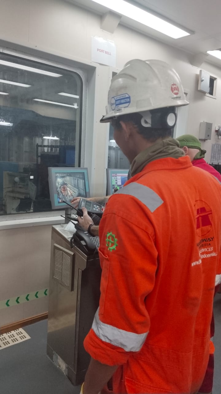 Holding test at 8.6 tons Photo